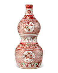 A LARGE IRON-RED AND GREEN-ENAMELED DOUBLE-GOURD VASE