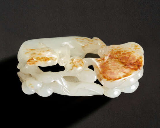 A WHITE AND RUSSET JADE `SQUIRREL AND GRAPES` PENDANT - photo 1