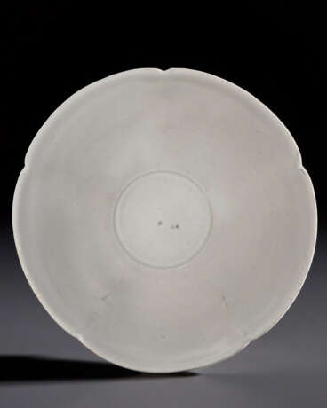 A NORTHERN WHITE WARE PENTAFOIL BOWL - фото 1