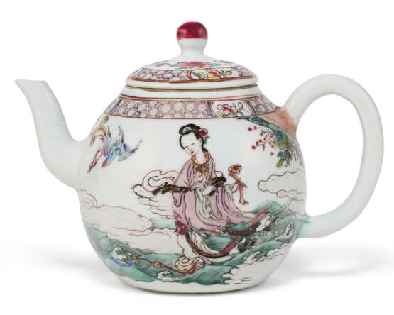 A FAMILLE ROSE TEAPOT AND COVER - photo 1
