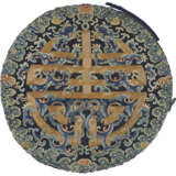 A VERY RARE EMBROIDERED DARK-BLUE SILK `SHOU AND CHILONG` ROUNDEL - фото 1