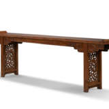 A MAGNIFICENT AND VERY RARE HUANGHUALI TRESTLE-LEG TABLE - photo 1