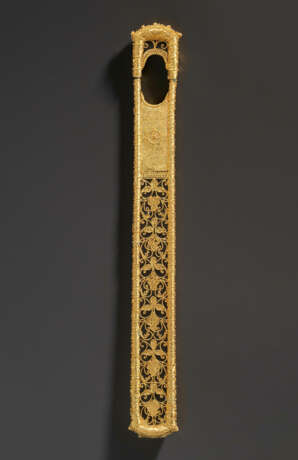 A GLASS-INLAID GOLD HAIRPIN - Foto 1