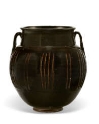 A LARGE BLACK-GLAZED WHITE-RIBBED JAR WITH TWO HANDLES