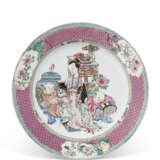 A FAMILLE ROSE `EGGSHELL` RUBY-BACK DISH - фото 1