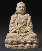 Période Chenghua. A VERY RARE LARGE DOCUMENTARY STONE FIGURE OF GUANYIN