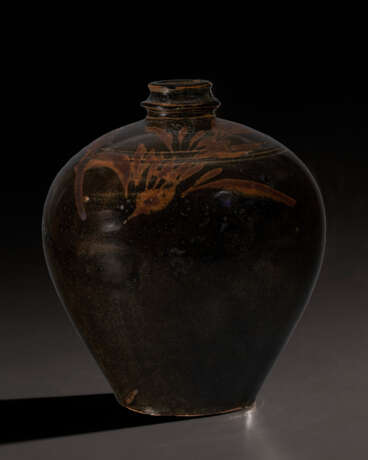 A RUSSET-PAINTED BLACK-GLAZED BOTTLE, XIAOKOU PING - фото 1