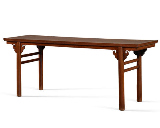 A RARE HUANGHUALI RECESSED-LEG TABLE - Foto 1