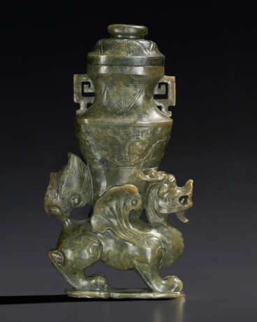 A GREEN JADE `MYTHICAL BEAST` VASE AND A COVER - фото 1