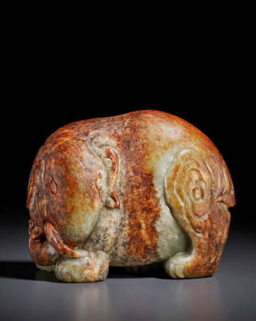 A RUSSET AND GREENISH-GREY JADE FIGURE OF AN ELEPHANT - photo 1
