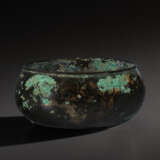 A LARGE BRONZE BOWL - Foto 1