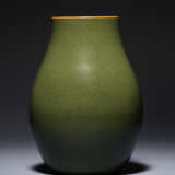 A RARE TEADUST-GLAZED OVIFORM VASE - фото 1