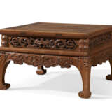 A RARE HUANGHUALI AND BOXWOOD SQUARE KANG TABLE - Foto 1