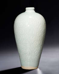 A RARE QINGBAI TIXI-STYLE CARVED MEIPING