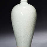 A RARE QINGBAI TIXI-STYLE CARVED MEIPING - photo 1