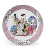 A FAMILLE ROSE `EGGSHELL` RUBY-BACK SAUCER DISH - Foto 1