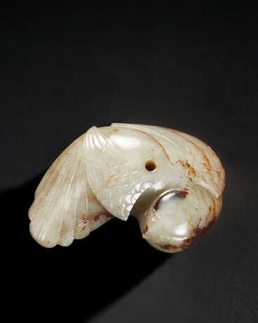 A FINELY CARVED PALE GREYISH-WHITE JADE CARVING OF A BIRD - photo 1