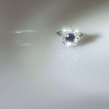 Prunkvoller Saphir-Blütenring mit Brillanten - фото 8