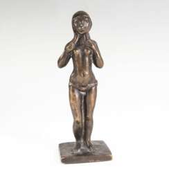 Bronze-Skulptur 'Stehender weiblicher Akt'. Pirwitz Maria