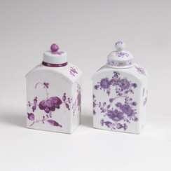 Paar Teedosen mit Purpurblumen
