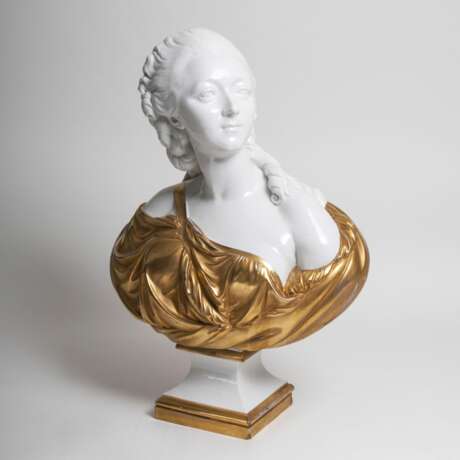 Große Porzellan-Büste 'Madame du Barry' - фото 1