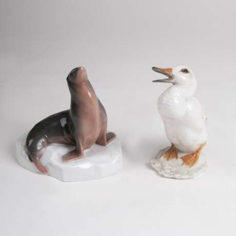 Zwei Porzellanfiguren 'Gans' und 'Seehund' - фото 1