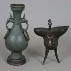 Zwei Nachbildungen archaischer Bronzen