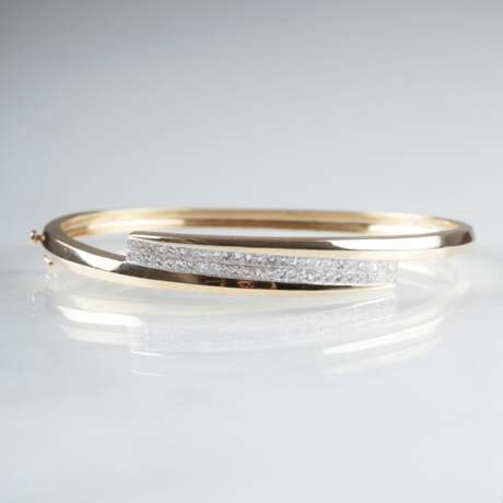 Gold-Armreif mit Diamant-Besatz - Foto 1