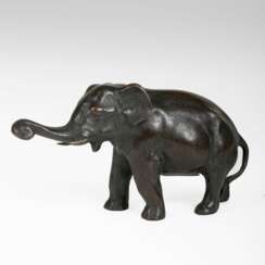 Tier-Bronze 'Junger asiatischer Elefant'