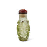 A TRANSPARENT GREEN-OVERLAY CLEAR GLASS SNUFF BOTTLE - Foto 3