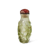 A TRANSPARENT GREEN-OVERLAY CLEAR GLASS SNUFF BOTTLE - photo 4