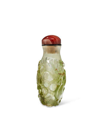 A TRANSPARENT GREEN-OVERLAY CLEAR GLASS SNUFF BOTTLE - photo 4