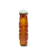 A CARVED BROWN AND AMBER GLASS ARCHAISTIC SNUFF BOTTLE - photo 3