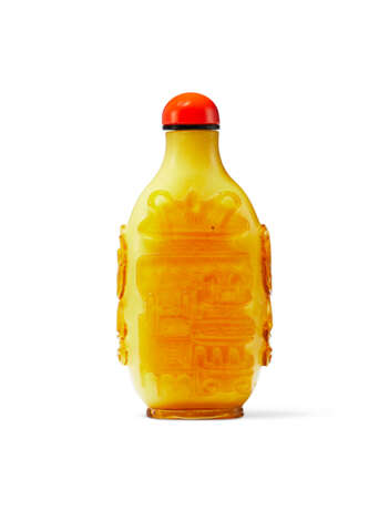A PALE AMBER-OVERLAY YELLOW GLASS SNUFF BOTTLE - Foto 2