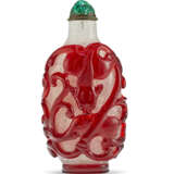 A RED-OVERLAY 'SNOWSTORM' GLASS SNUFF BOTTLE - фото 2