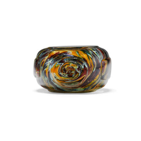 A MULTI-COLORED TRANSPARENT SANDWICHED GLASS SNUFF BOTTLE - photo 3