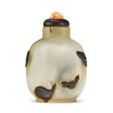 A CARVED CAMEO AGATE SNUFF BOTTLE - фото 2