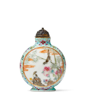 A FAMILLE ROSE PORCELAIN SNUFF BOTTLE - photo 2