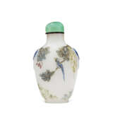 AN ENAMELED OPAQUE WHITE GLASS SNUFF BOTTLE - фото 2