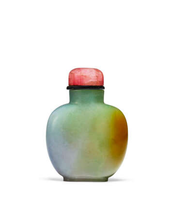 A LAVENDER AND PALE-GREEN JADEITE SNUFF BOTTLE - photo 1