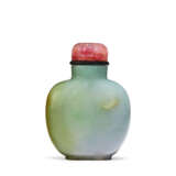 A LAVENDER AND PALE-GREEN JADEITE SNUFF BOTTLE - photo 2