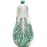 A GREEN AND WHITE-ENAMELED MOLDED PORCELAIN 'CABBAGE' SNUFF BOTTLE - photo 1