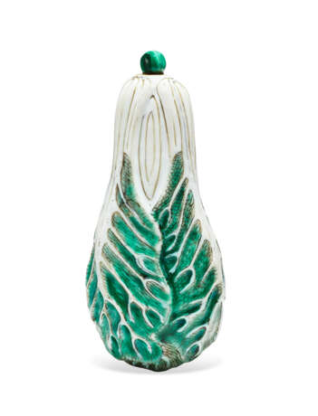 A GREEN AND WHITE-ENAMELED MOLDED PORCELAIN 'CABBAGE' SNUFF BOTTLE - фото 2