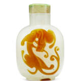 A CARAMEL-BROWN-OVERLAY WHITE GLASS SNUFF BOTTLE - photo 2