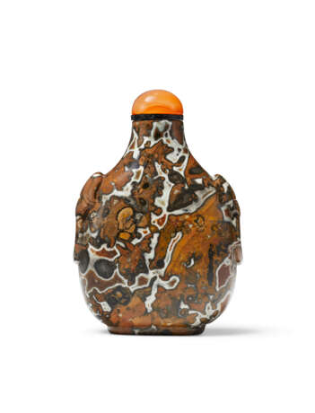 A CARVED FOSSILIFEROUS LIMESTONE SNUFF BOTTLE - фото 1