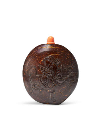 A CARVED COCONUT SHELL SNUFF BOTTLE - photo 1