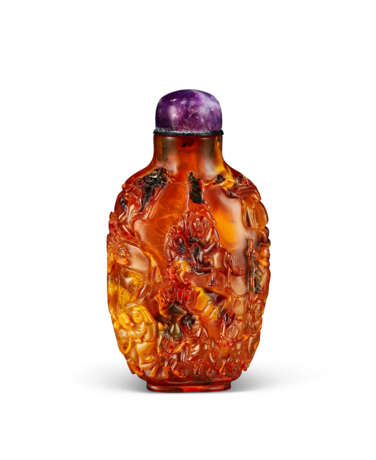 A CARVED AMBER SNUFF BOTTLE - photo 1