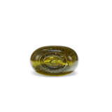 A TRANSPARENT OLIVE-GREEN GLASS SNUFF BOTTLE - фото 3