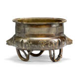 A CHINESE BRONZE CENSER - фото 1