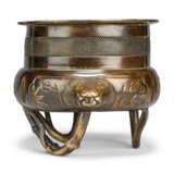 A CHINESE BRONZE CENSER - фото 3